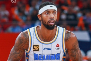 PG电子-总决赛明晚打响！所罗门崴脚并未伤到骨头 他与北京一起出征客场