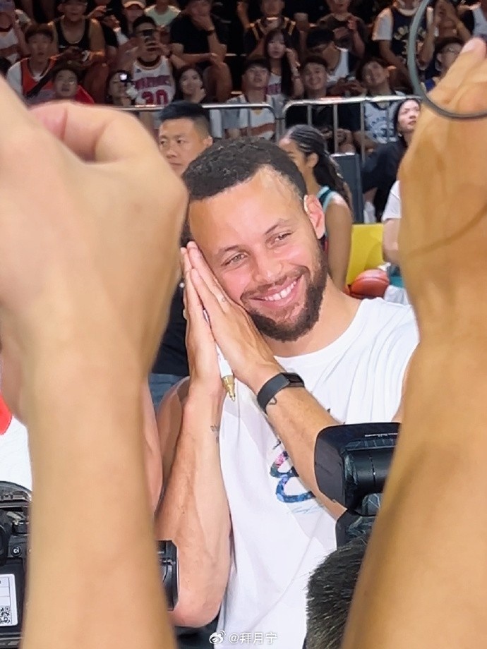 pg麻将胡了官网-美女主持人晒库里经典动作：近距离亲眼看晚安安