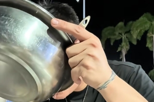 PG电子官网-朱芳雨三亚逛海鲜市场疯狂砍价 透露王治郅至今没微信&amp;请吃饭用卡