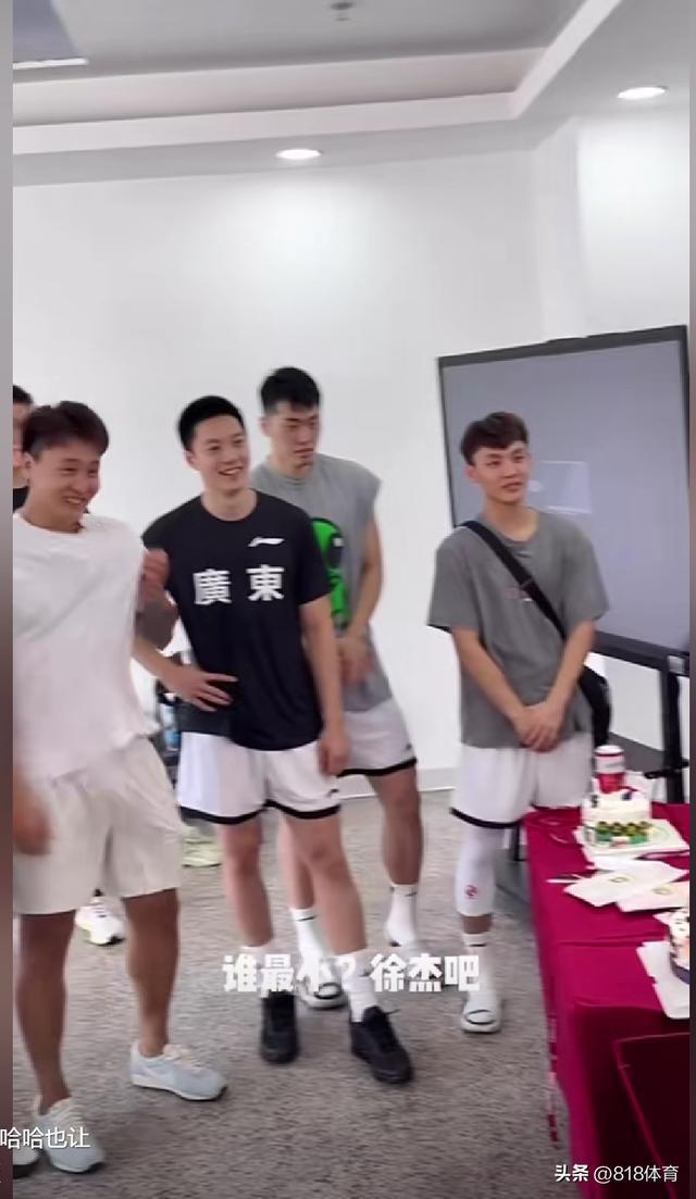 PG电子官网-老六!广东全运男篮集结为焦泊乔庆生,赵睿周鹏老登拍蛋糕眉飞色舞