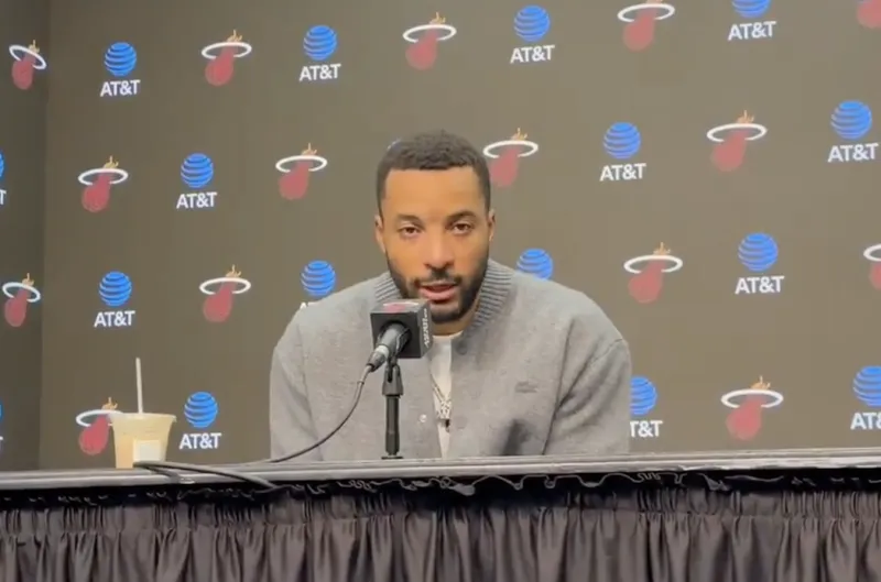 鲍威尔谈阿德巴约：我对他说要继续坚持，他清楚自己的能力